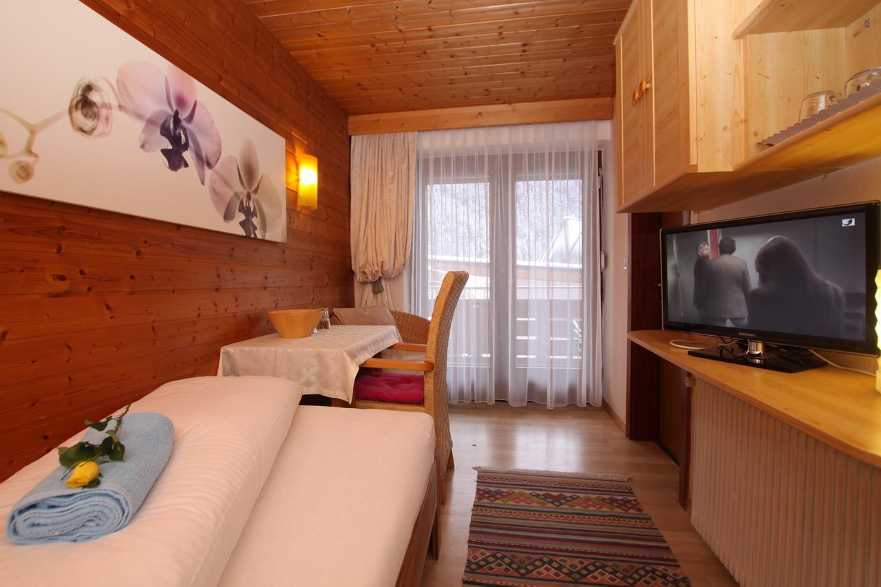 Pension Garni Gerhard เอิทซ์ ภายนอก รูปภาพ